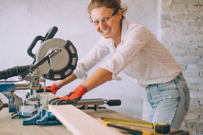 How to Use a Saw the Right Way