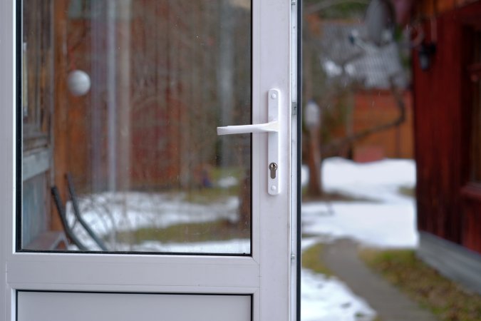 how to install a storm door