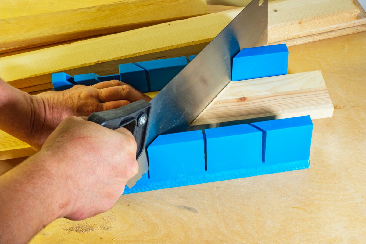 how to use a miter box