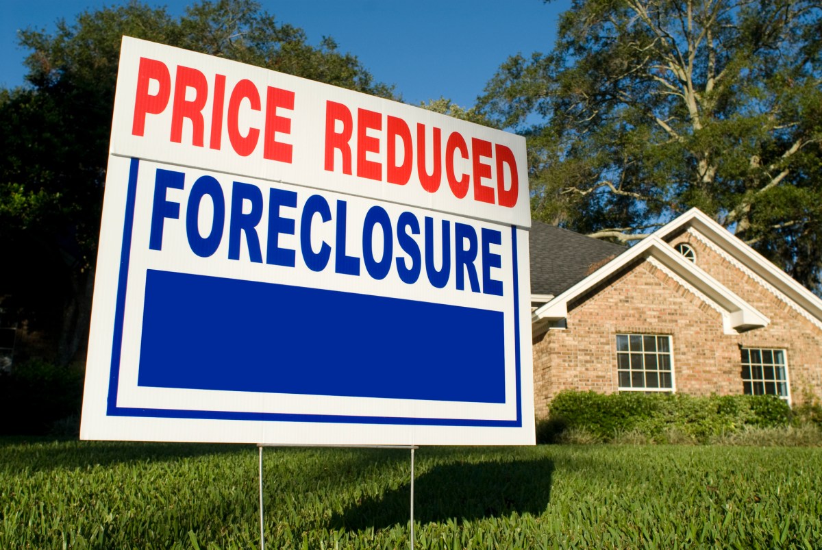 Foreclosure yard sign.