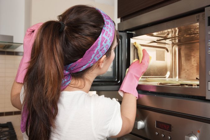 how to clean a microwave