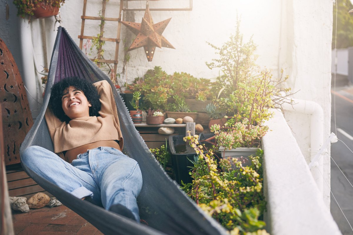 how to hang a hammock