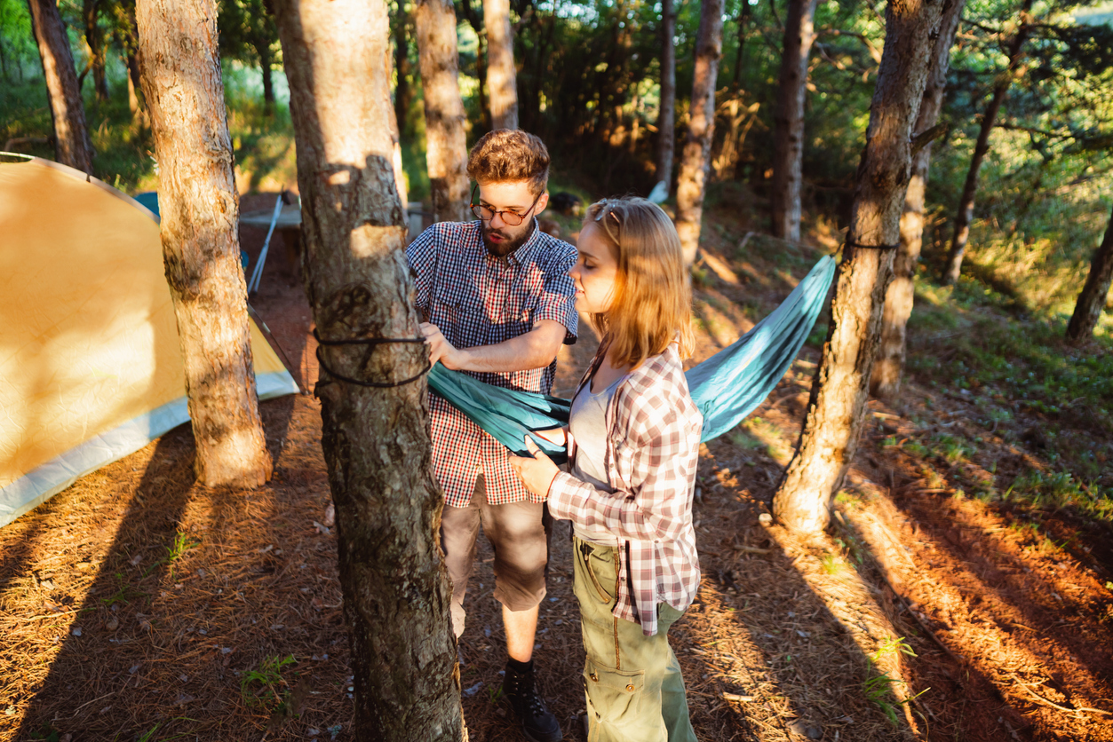 how to hang a hammock