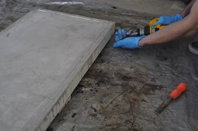 Remove DIY Concrete Table from Mold
