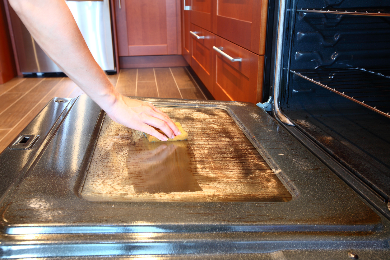 how to clean an oven