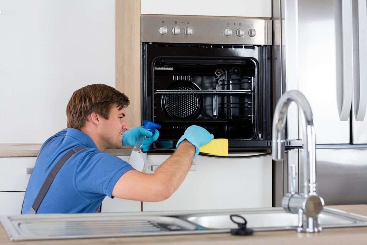 how to clean an oven