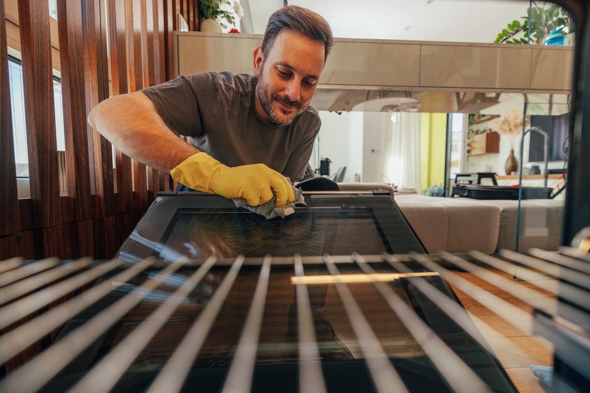 How to Clean the Glass on Your Oven Door