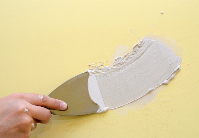 How to Spackle a Wall in 6 Steps DIYer s Guide Bob Vila