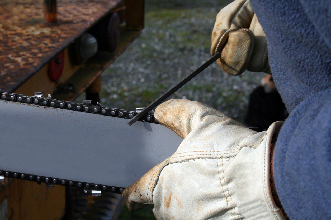 “how to sharpen a chainsaw