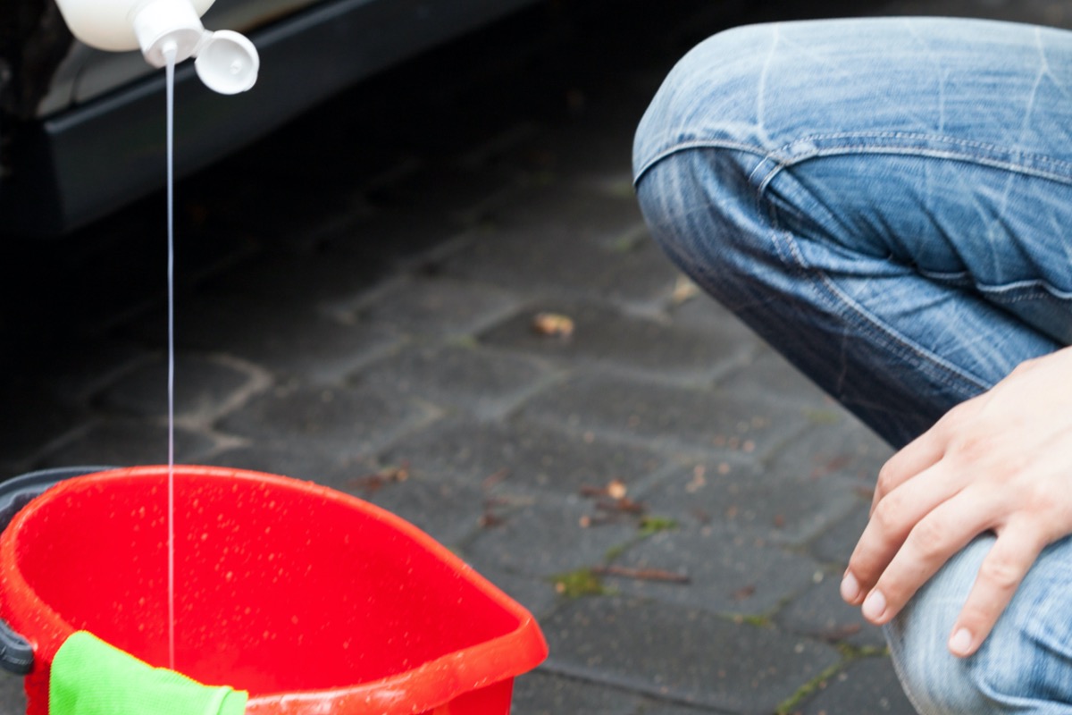 how to pressure wash a house