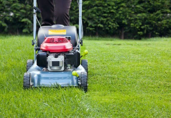 How to Mow a Lawn the Right Way — Advice From Bob Vila