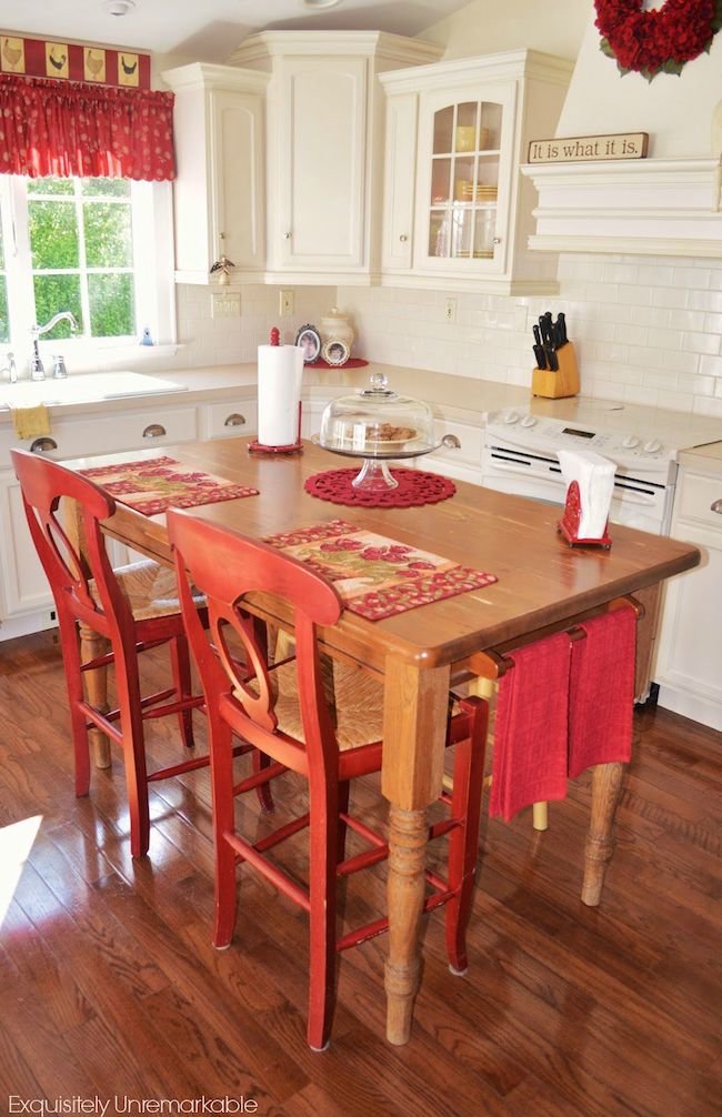 Easy DIY Farmhouse Table