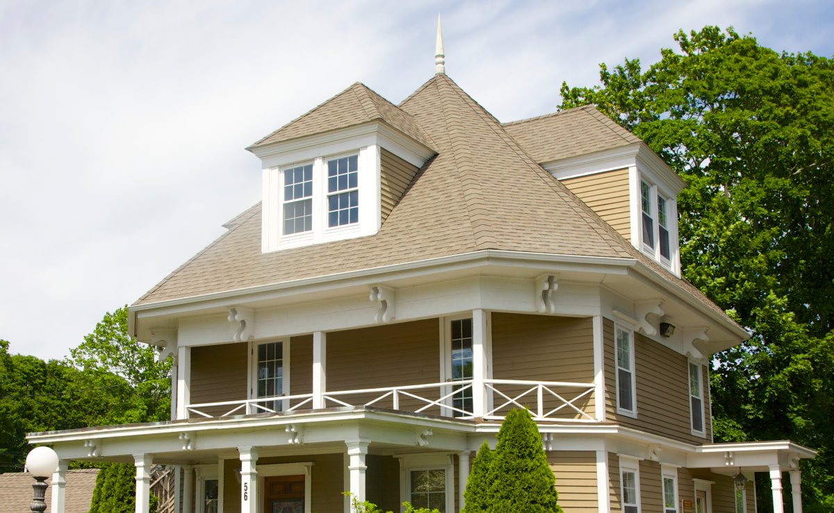 Beige octagonal Sears house with hipped dormer.