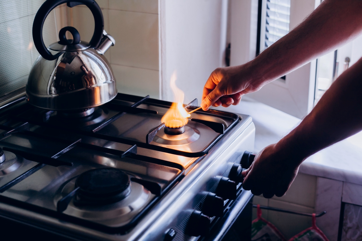 Hand lighting gas burner with match light.