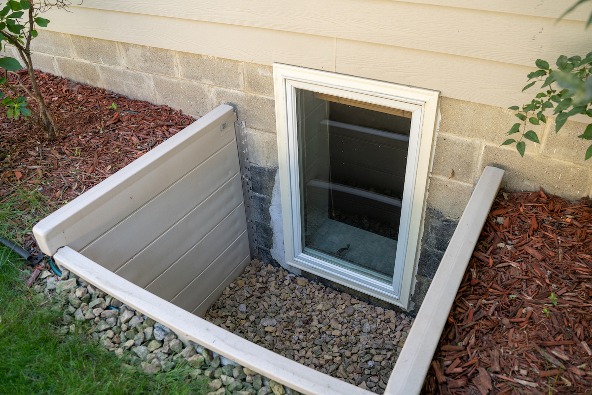 finishing basement walls