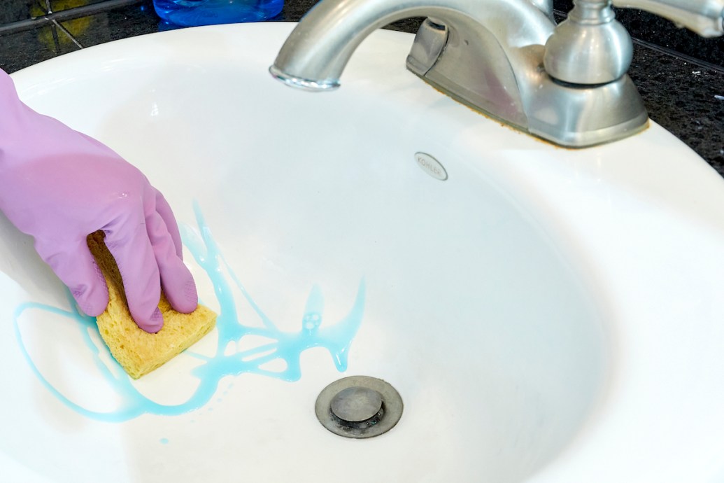 How to Clean a Porcelain Sink in the Kitchen or Bathroom