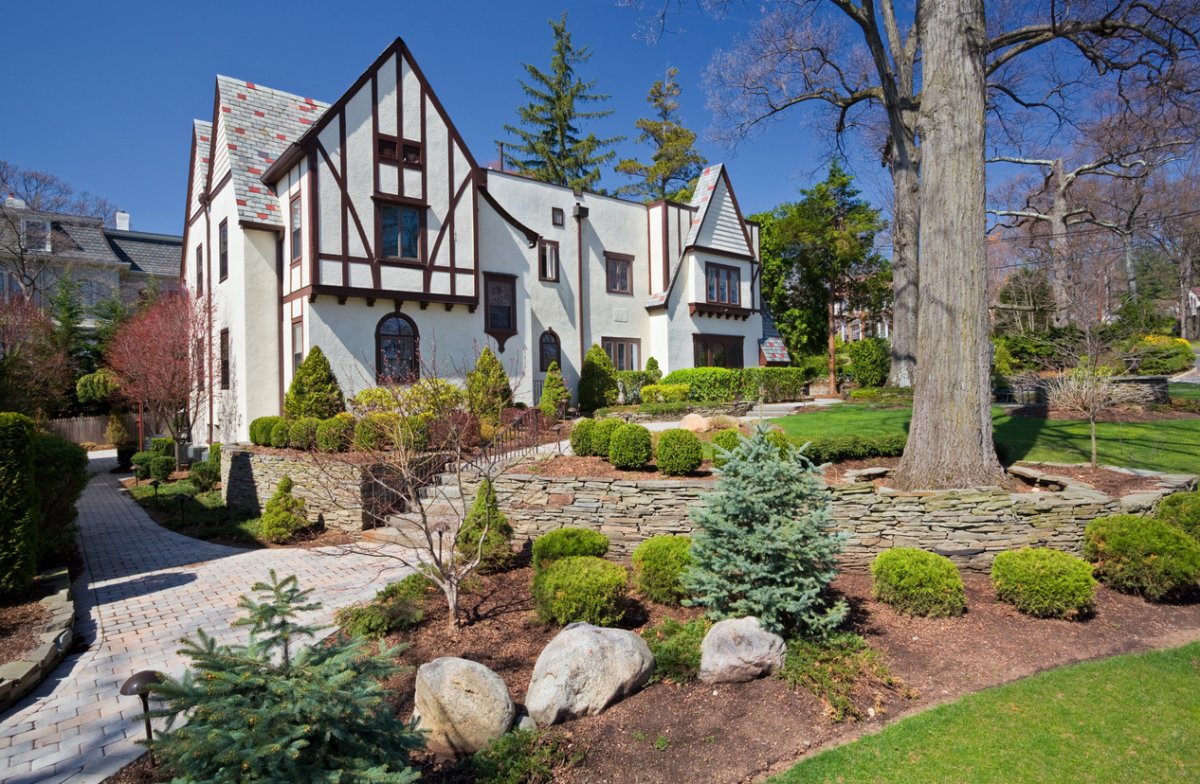 tudor style house Home exterior in Tudorian style