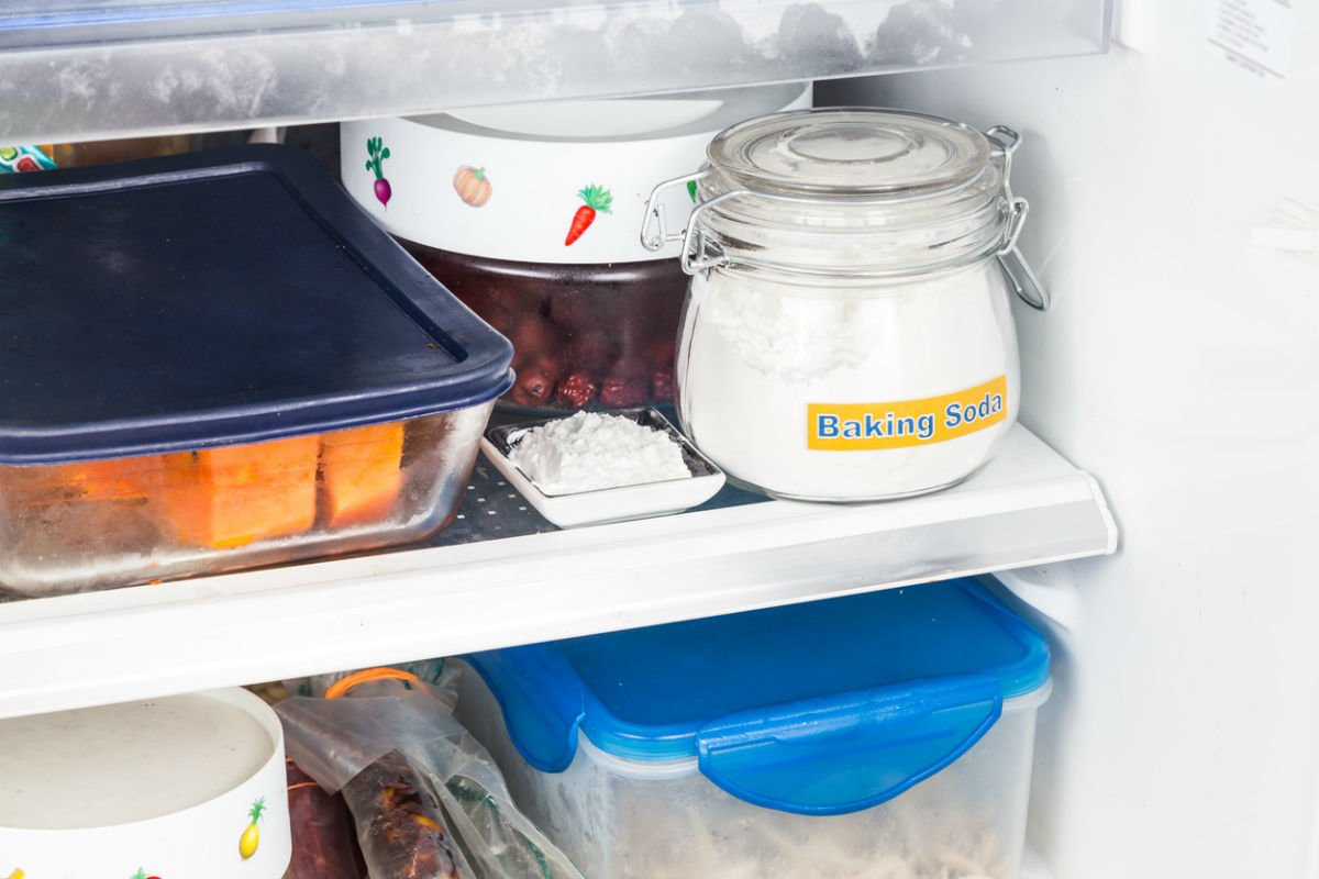 Deodorize with Baking Soda in a Fridge