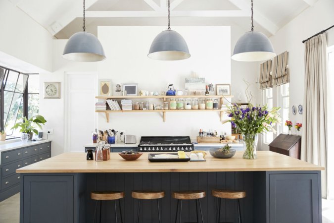 How to Find the Right Kitchen Island Size for Your Home