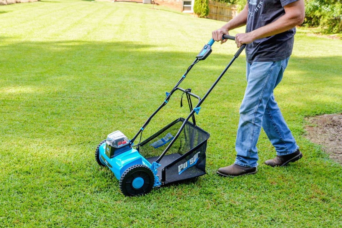 16-Inch Manual Reel Lawn Mower 4 Wheel w/Adjustable Cutting Height Grass  Catcher