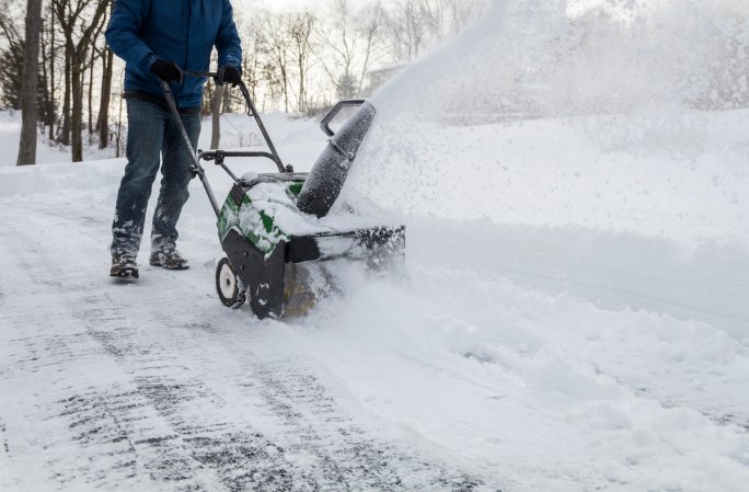 single stage vs two stage snow blower