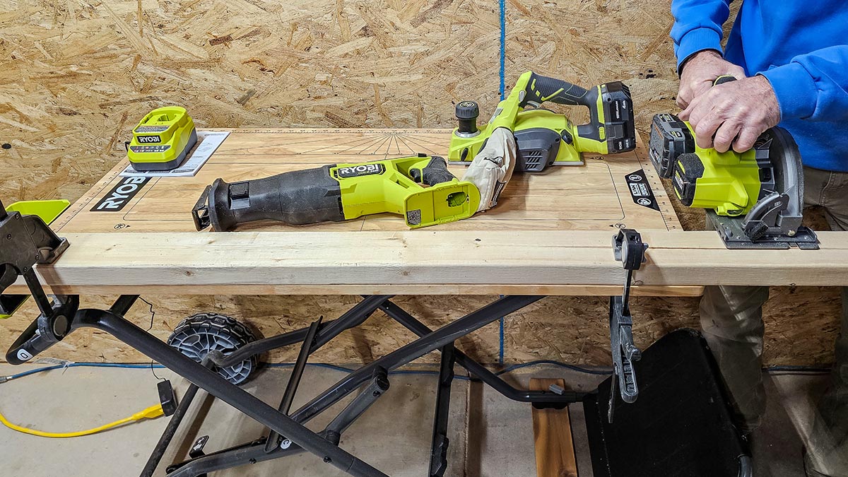 The Best Workbench Ryobi Speedbench sawing