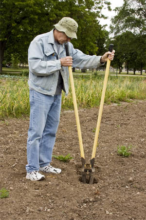 Vinyl Fence Installation: Digging the Post Hole