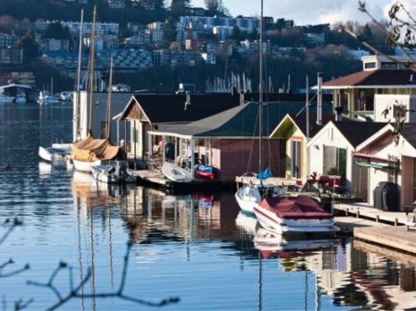 16 Charming Towns Where You Can Live on a Houseboat