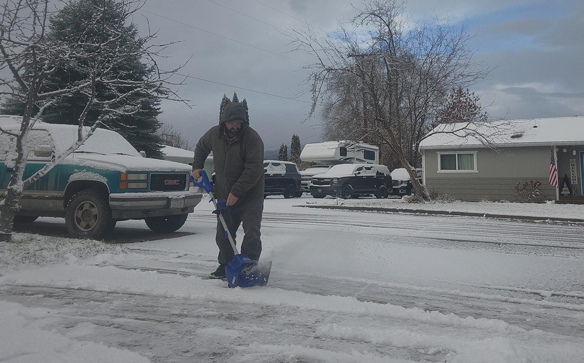 The Best Electric Snow Shovel Options