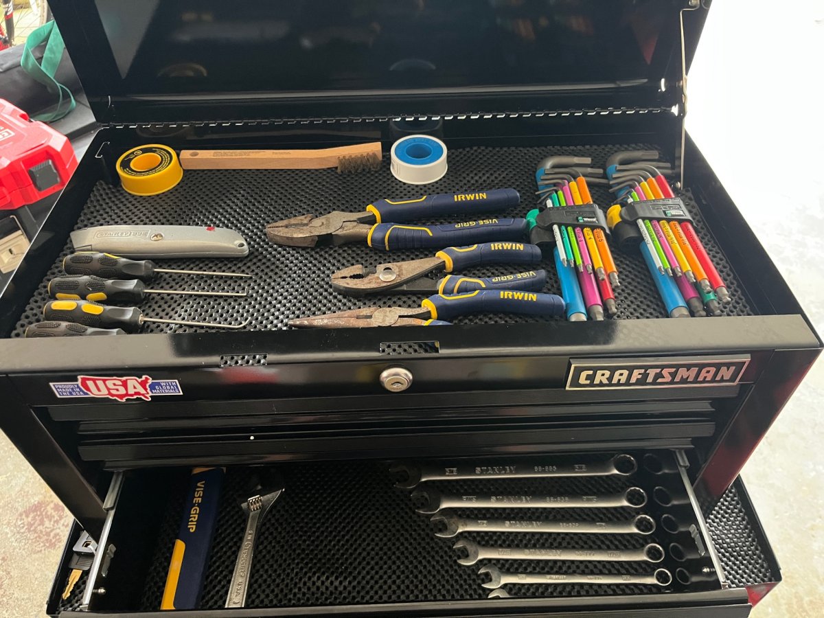 Craftsman tool chest with tools