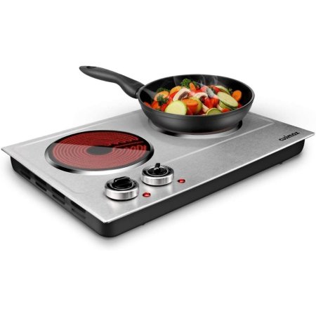  The Cusimax 1800-Watt Dual Infrared Ceramic Hot Plate with one burner glowing red hot and the other heating a cast iron pan full of vegetables.