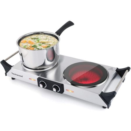  The Techwood 1800-Watt Double Infrared Ceramic Hot Plate with one burner glowing red hot and the other heating a very full pot of soup.