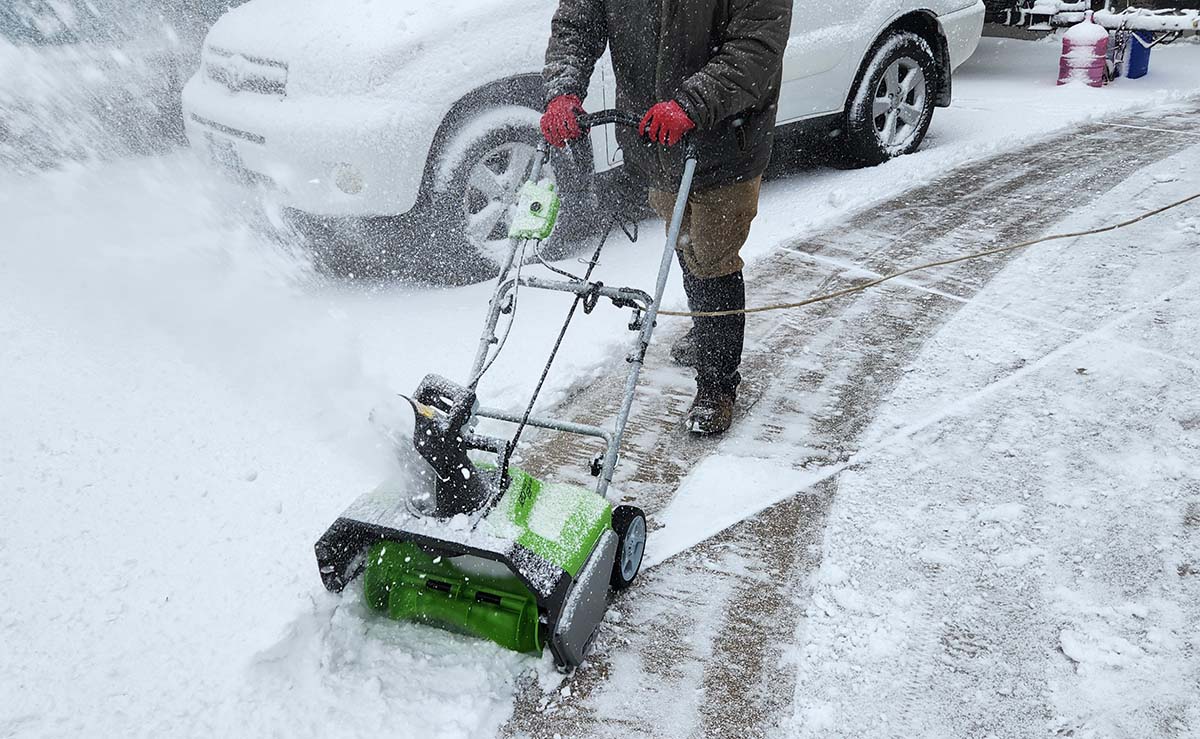 The Best Electric Snow Blower Options