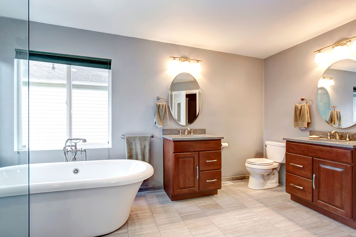 A view of a beautiful new bathroom. 