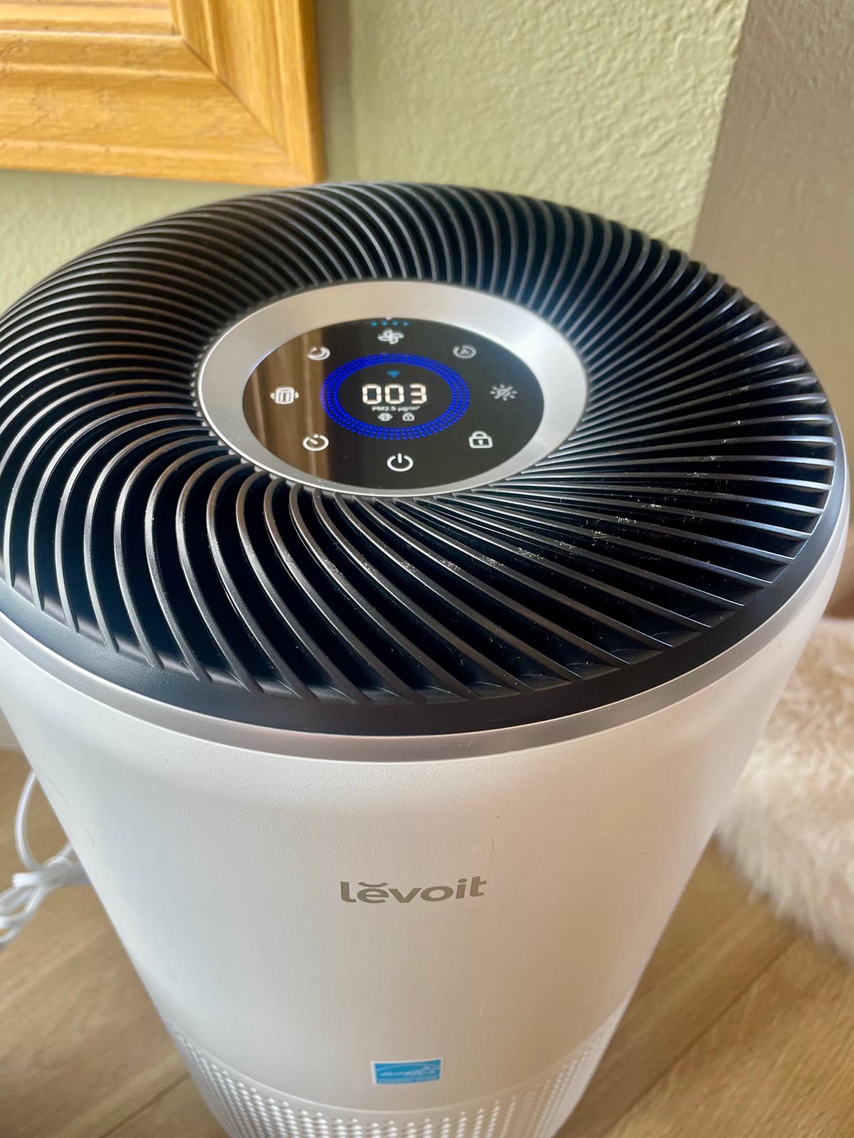 The Best Air Purifier for Pets Levoit Core 400S control panel