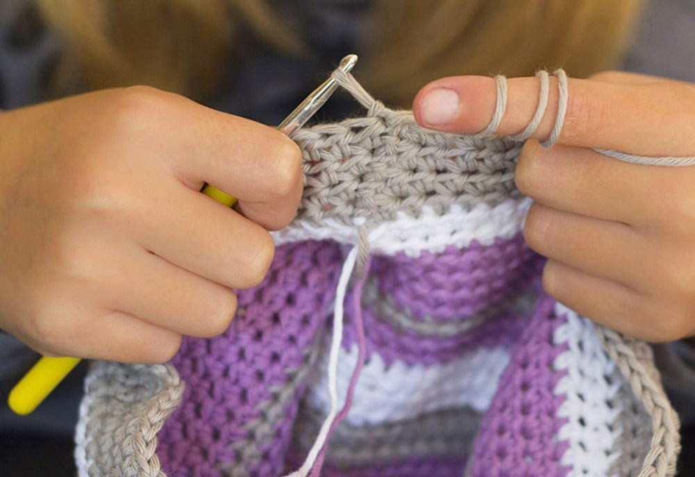 Crochet Hook with 18 Different Size, Light Up Crochet Hooks for Stitch &  Row Counter, Crochet Kit Interchangeable Crochet Needle, Ergonomic Crochet