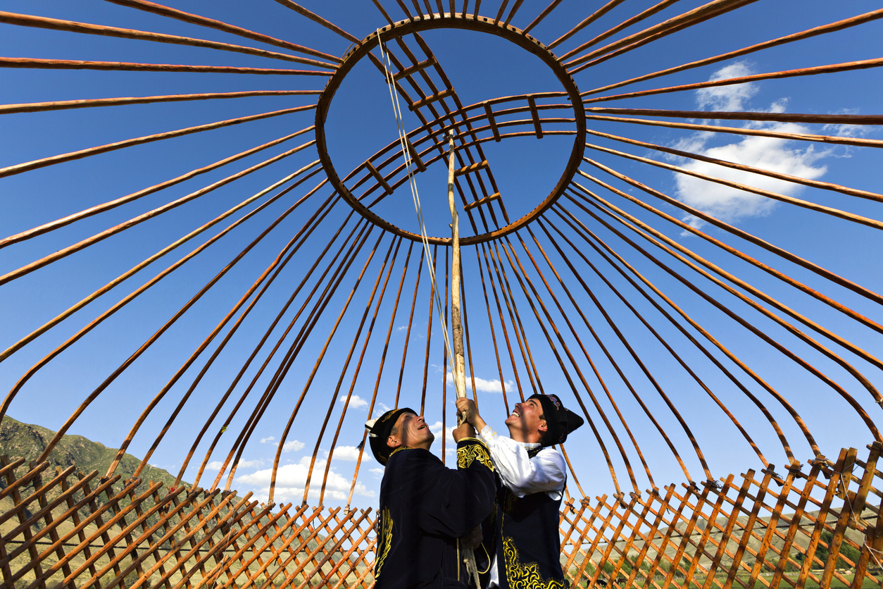 how to build a yurt