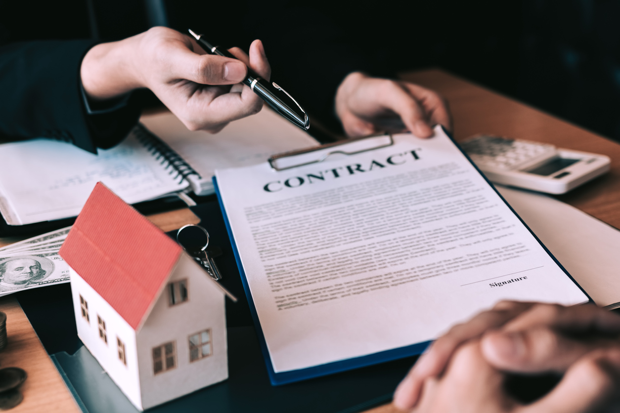 Home agents are sending pens to customers signing a contract to buy a new home.