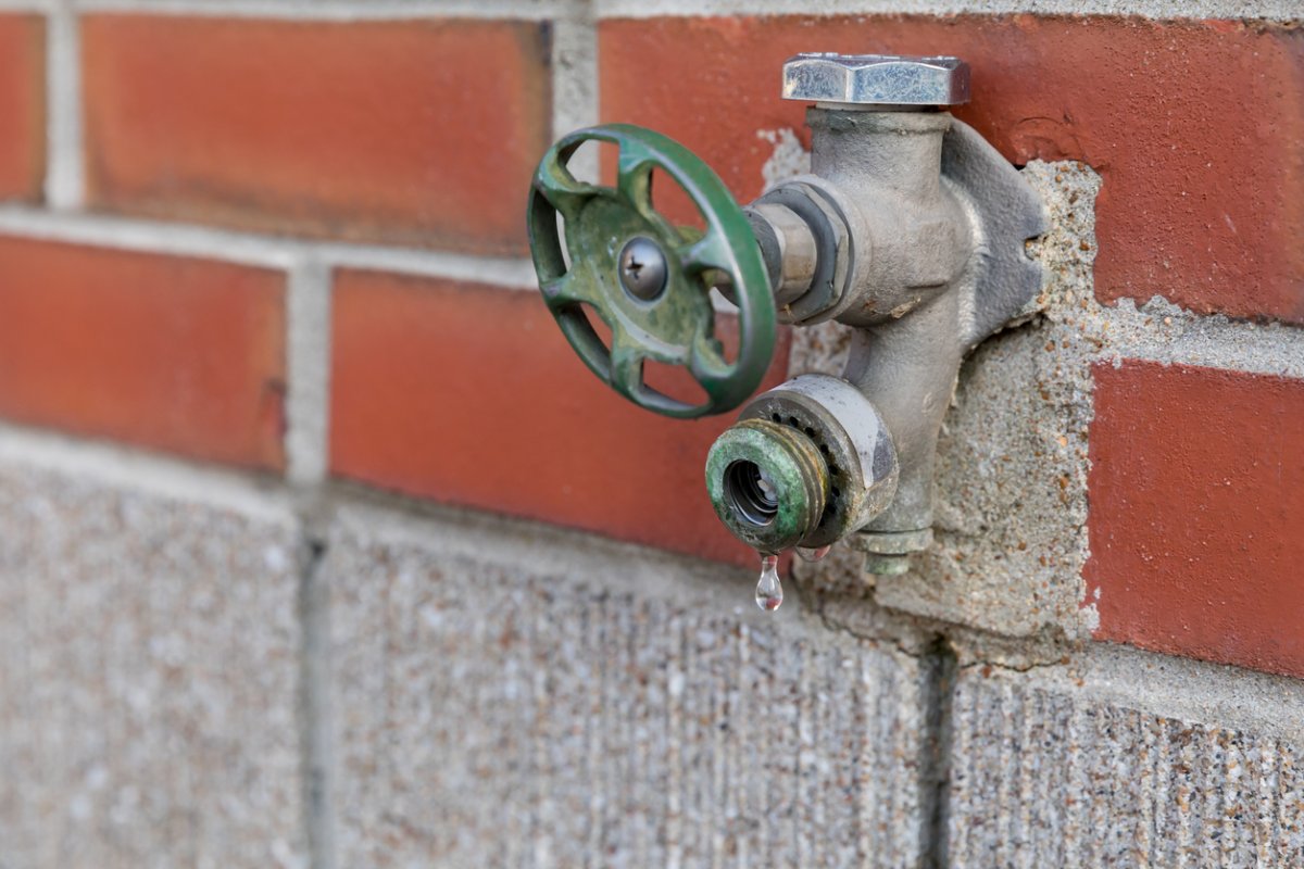 how to replace an outdoor faucet