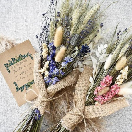  The Best Housewarming Gifts Option: AdamappleLtd Dried Flower Arrangement