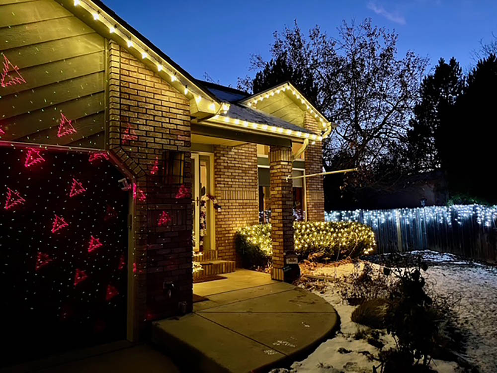 The Best Outdoor Christmas Lights Option Noma C9, Y Yuegang projector, Twinkle Star net, Knonew Icicle