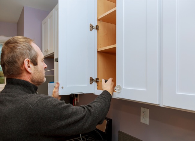 how to adjust cabinet hinges