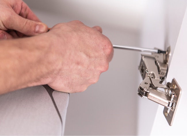 how to adjust cabinet hinges