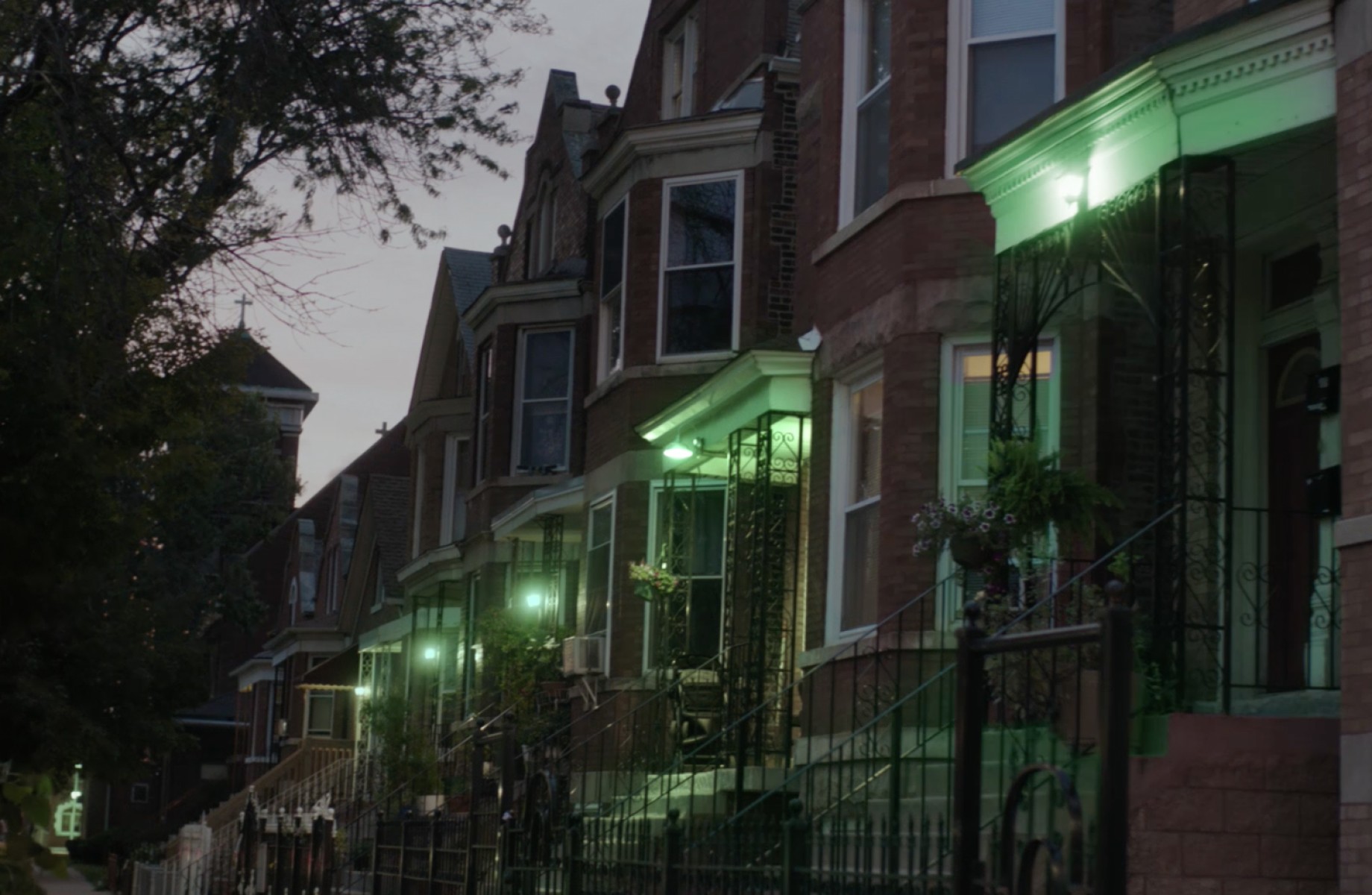 what does a green porch light mean