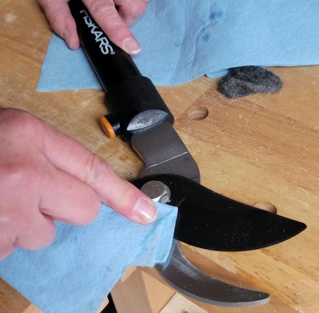 how to sharpen loppers