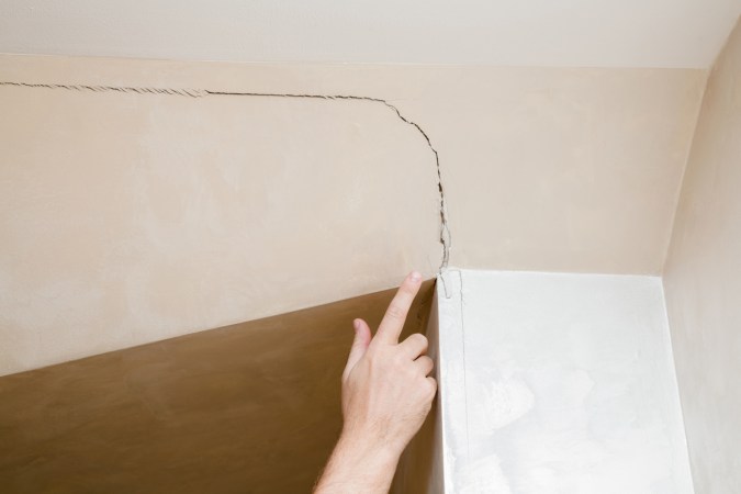 How To: Spackle a Wall