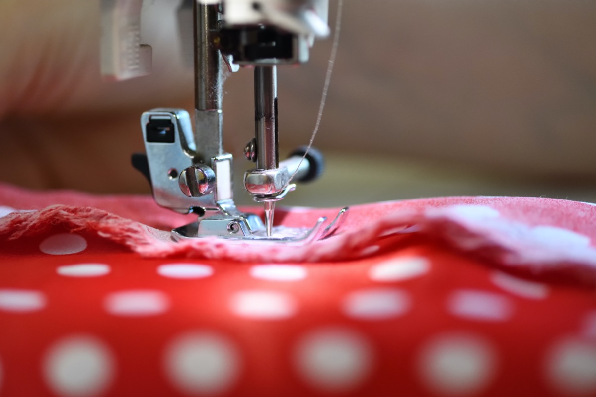 how to use a sewing machine