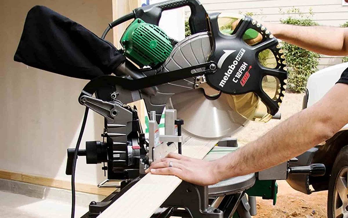 how to use miter saw