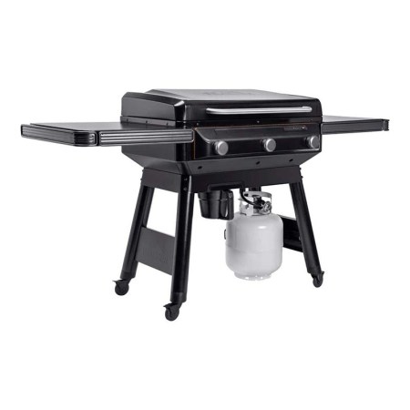  The Traeger Flatrock 3-Zone Propane Griddle on a white background.