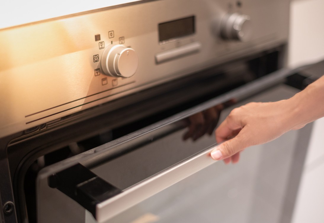 How to Steam Clean an Oven: 3 Surefire Methods - Bob Vila